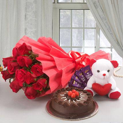 Get 15% off on online Valentine’s Day Gifts(Roses bouquet, Hampers, Greeting Cards and many more items)